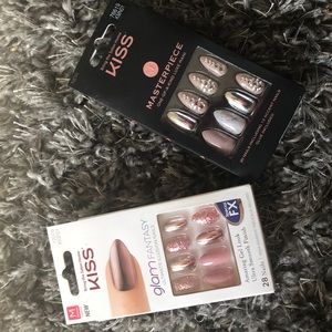 2 Kiss press on nail kits